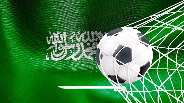 عالم كرة القدم أكثر رياضة مشهورة في السعودية